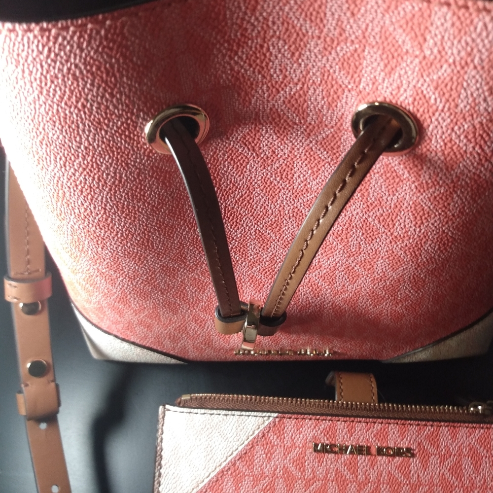 Handbag - Picture 5 of 14